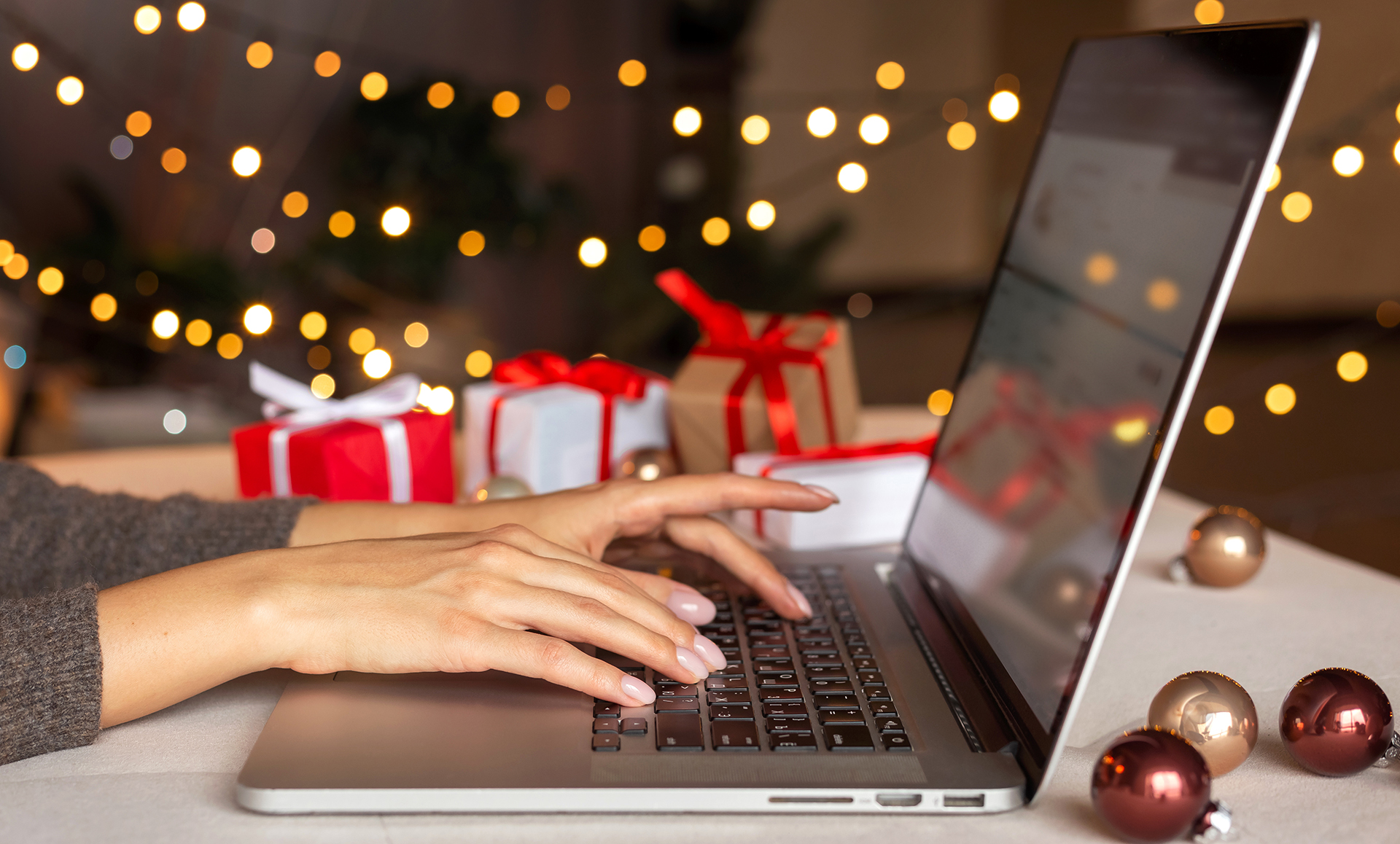 10 Hot Ways To Boost Your Web Sales Through the Holidays